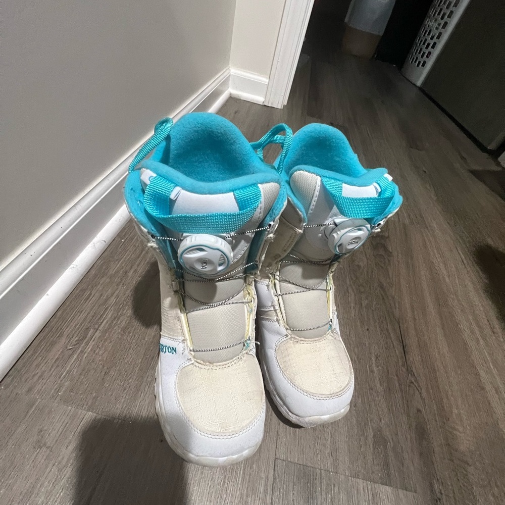 Burton youth snowboard boots size 13